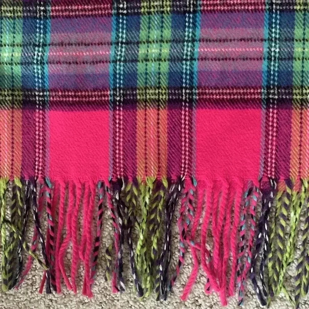 Pink plaid cashmere winter scarf - Picture 2 of 4